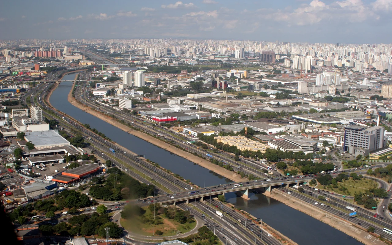 Interdições na Praça Benedito Calixto e Marginal Tietê