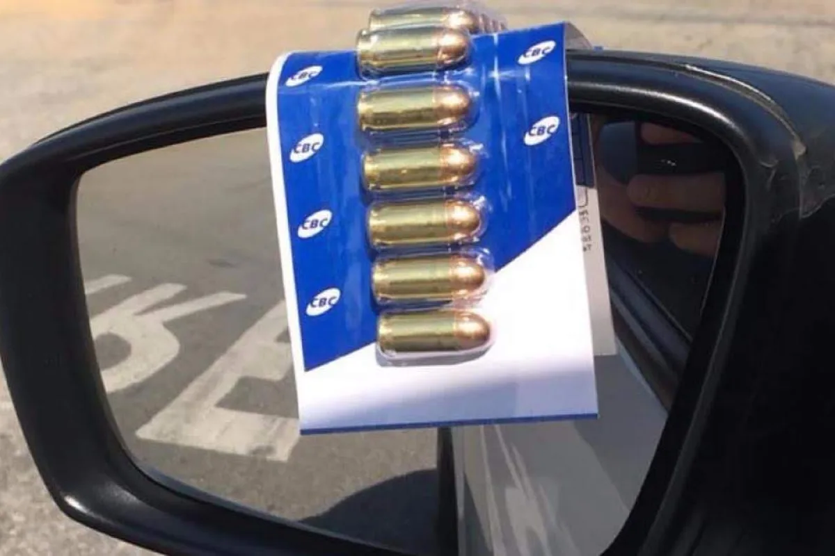 Delegado com sinais de embriaguez bate viatura em carro da PM